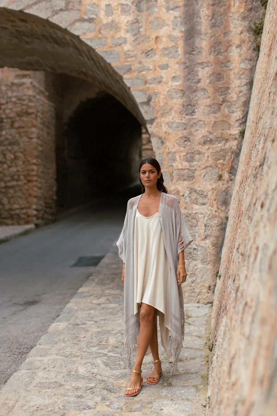 ACE OF WIND CAPE RAW SILK ASH