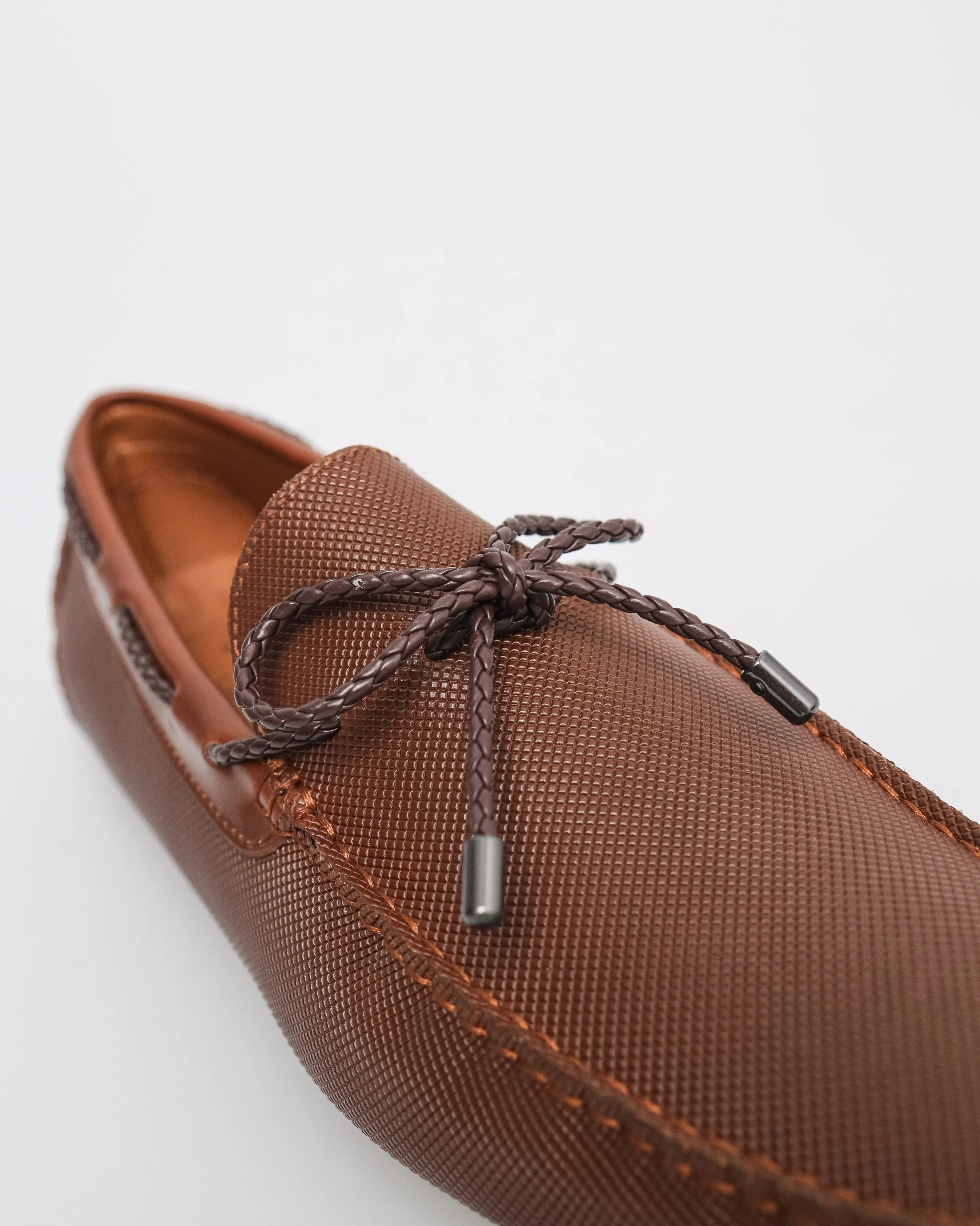 Tomaz C461 Men's Braided Bow Moccasins